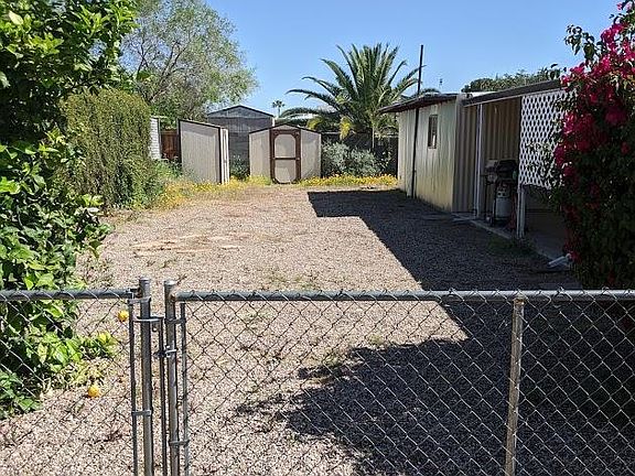 4th image of 869 S Esperanza Ave