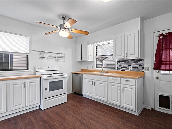 2nd image of 372 SE Elmhurst Ave