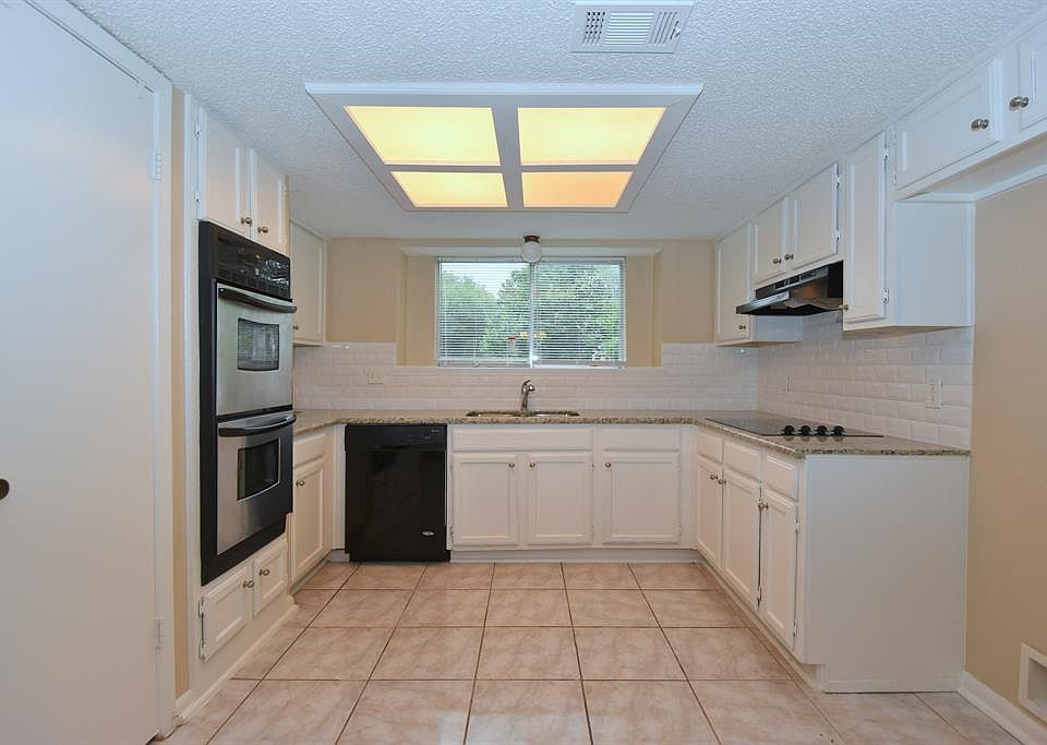 1st image of 15631 Meadow Village Dr