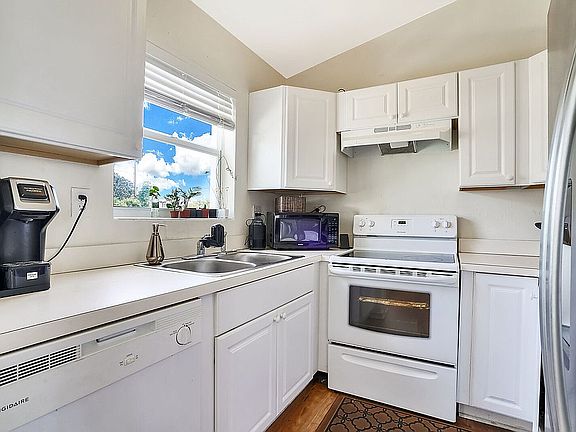 5th image of 5260 Lake Osborne Dr