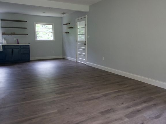 5th image of 3304 Spring Dr