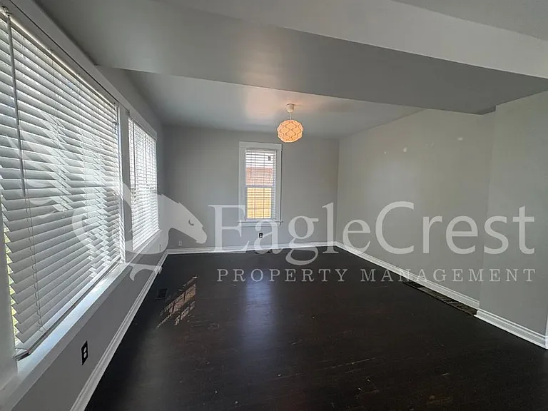 613 Locust St — Photo 7