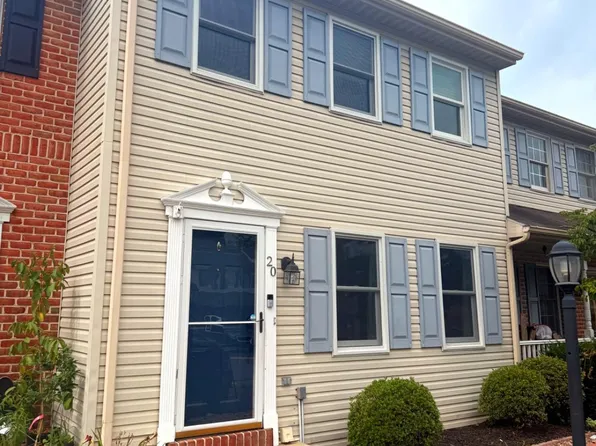 20 Foxfield Ln, Elizabethtown, PA 17022