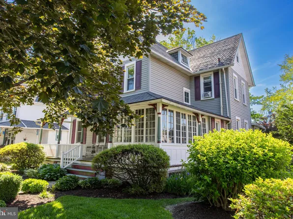 922 8th Ave, Prospect Park, PA 19076