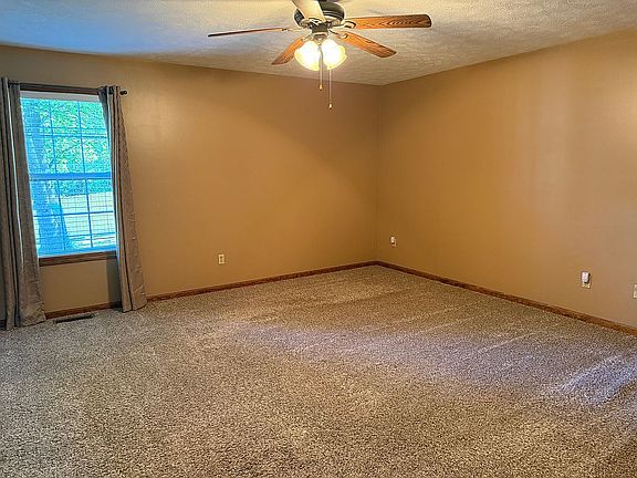 5th image of 606 Campbell Ln