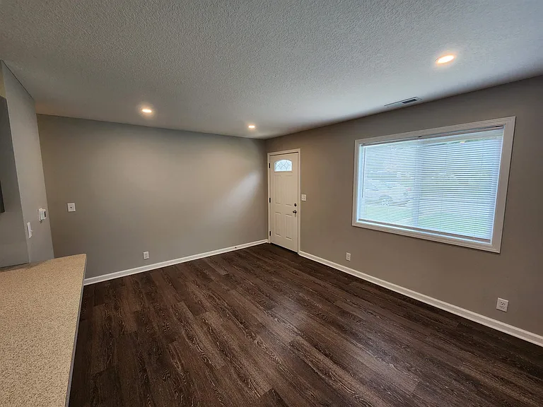 424 Nussbaum Ave — Photo 10