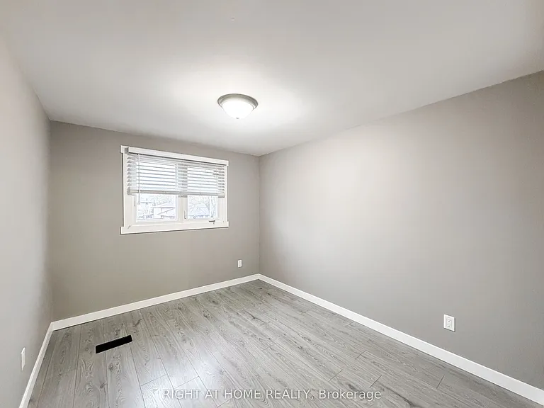 225 Kinmount Cres #UPPER — Photo 7