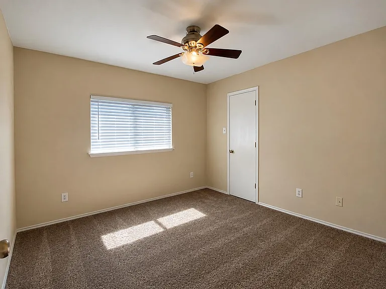 525 Eagles Nest Cv — Photo 35