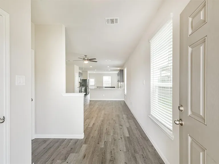 2934 Lawrence Park Ct — Photo 3