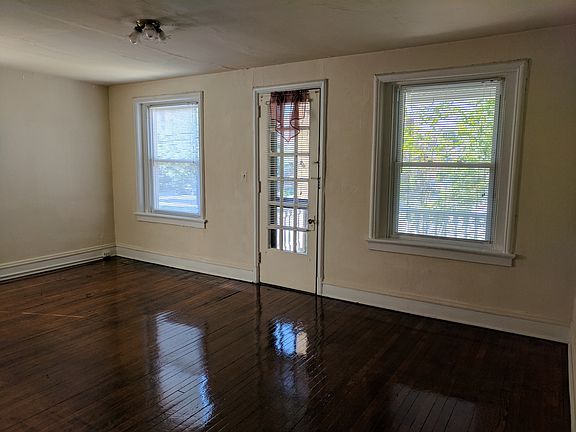 3rd image of 2900 Monument Ave APT 4