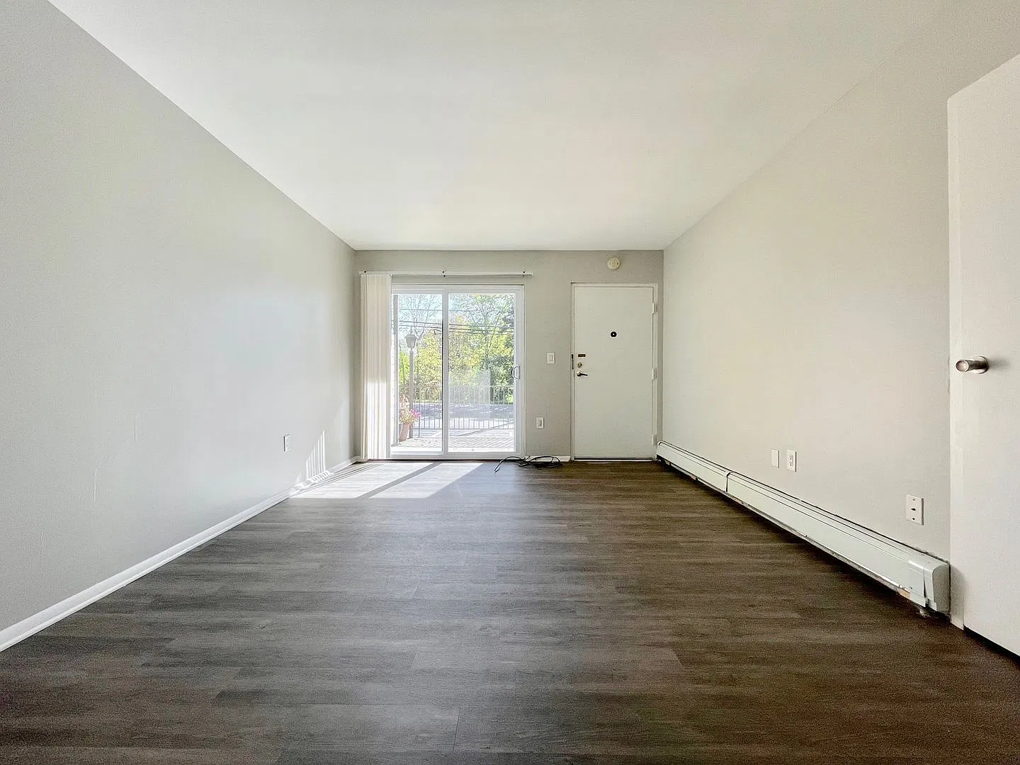 1 bed, 1.0 bath, 550 sqft, $1,195 — Photo 3