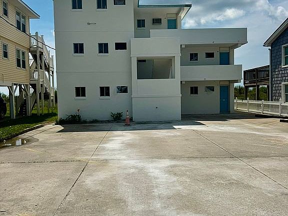 2nd image of 3802 N Ocean Blvd