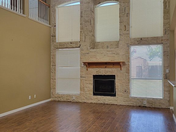 3rd image of 1302 Pinehurst Dr