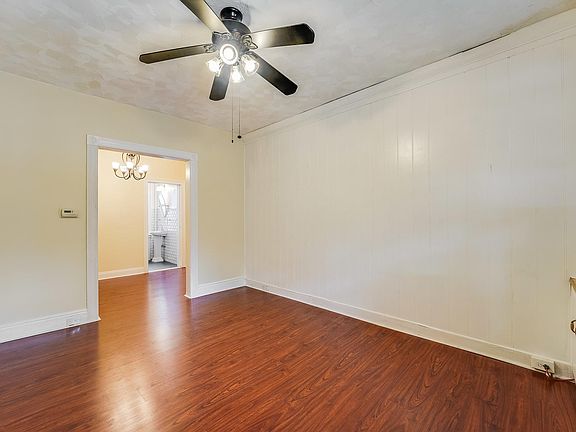 3rd image of 221-5 Ege Ave