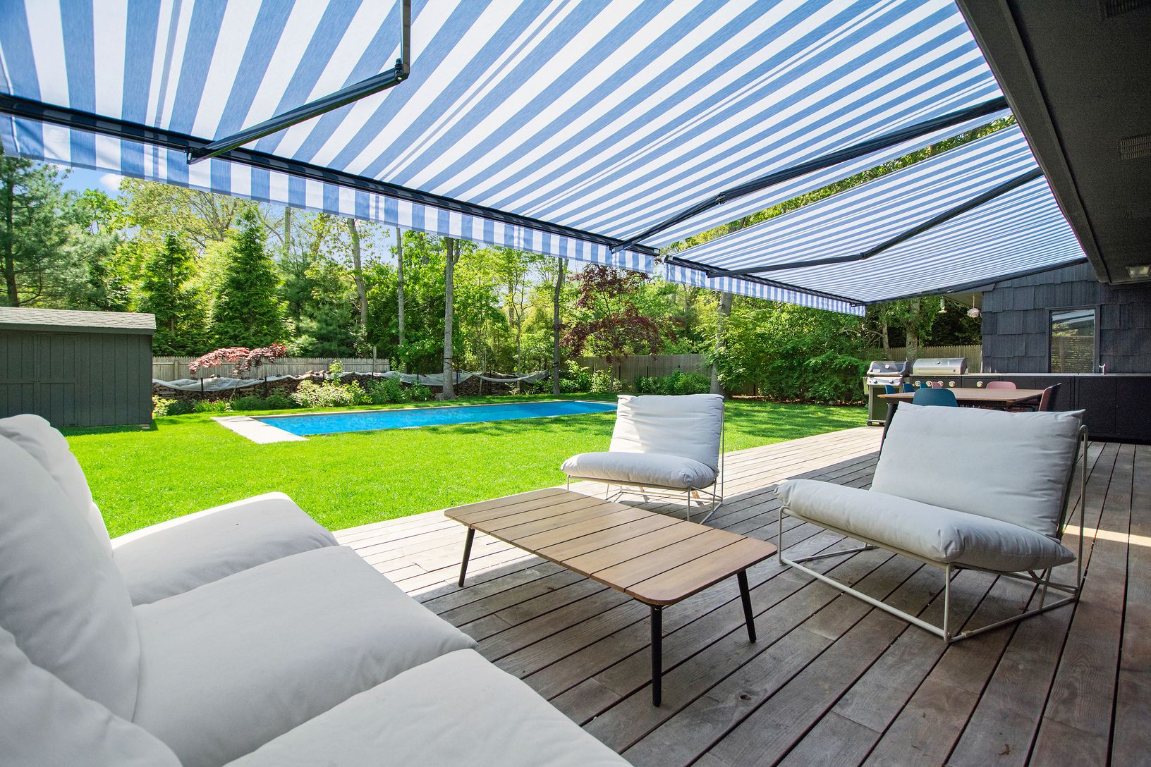  Retractable Awnings Cover Deck