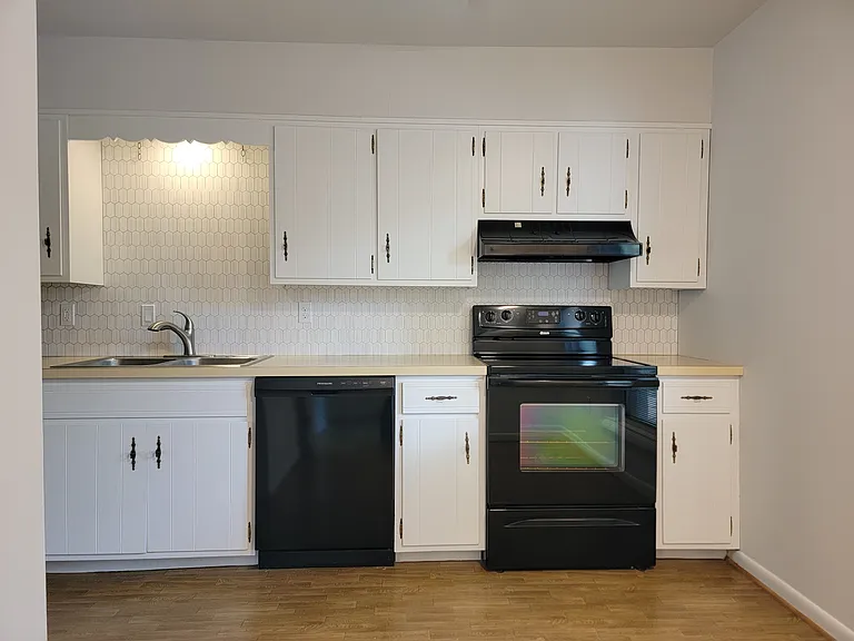 541 Cloverbrook Dr — Photo 2