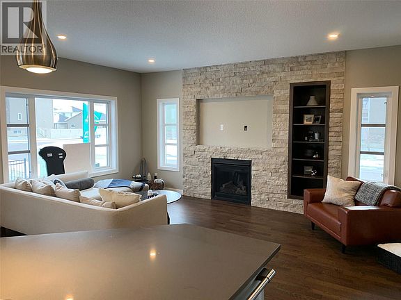 2nd image of 4244 Green Rose Cres