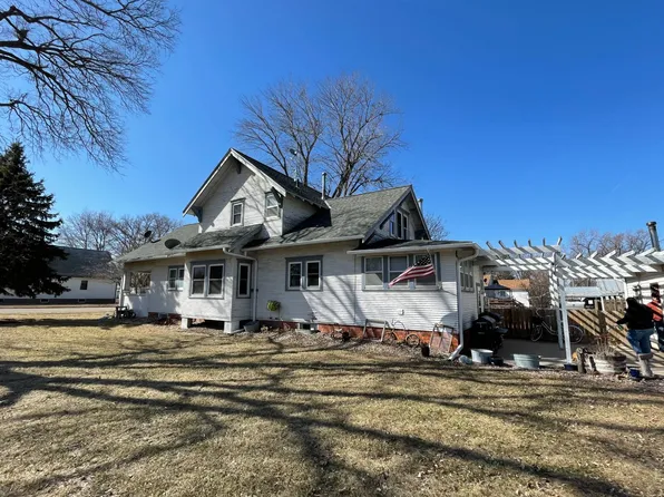 402 7th St, Edgar, NE 68935