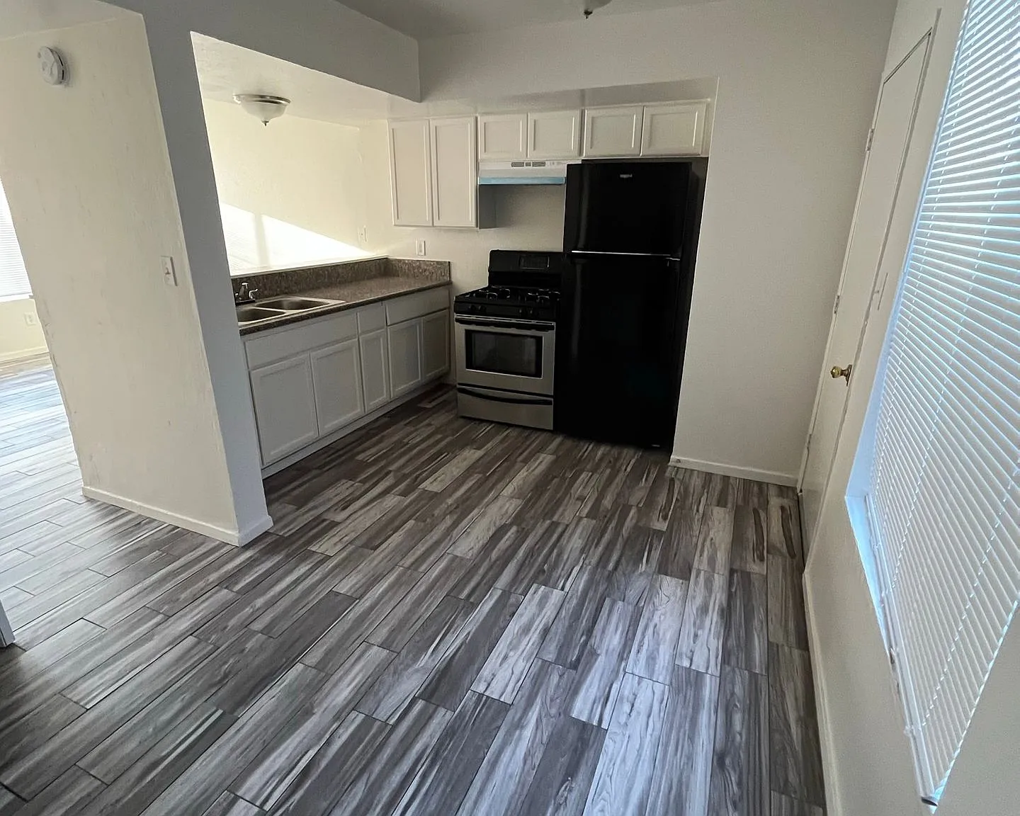2 bed, 1.5 bath, 800 sqft, $1,400 — Photo 4