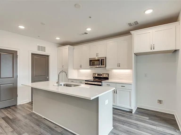 513 Burton Dr #808 — Photo 5