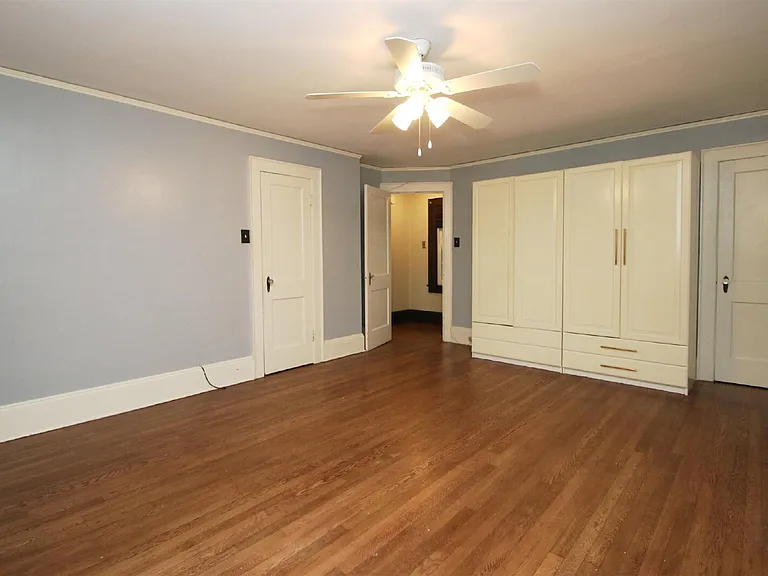 1044 N Main St — Photo 13