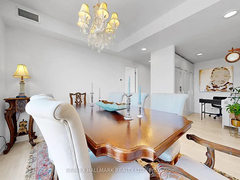 8 Beverley Glen Blvd #1101 — Photo 5