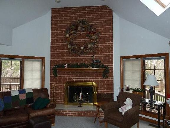 4th image of 7950 Cascade Ct
