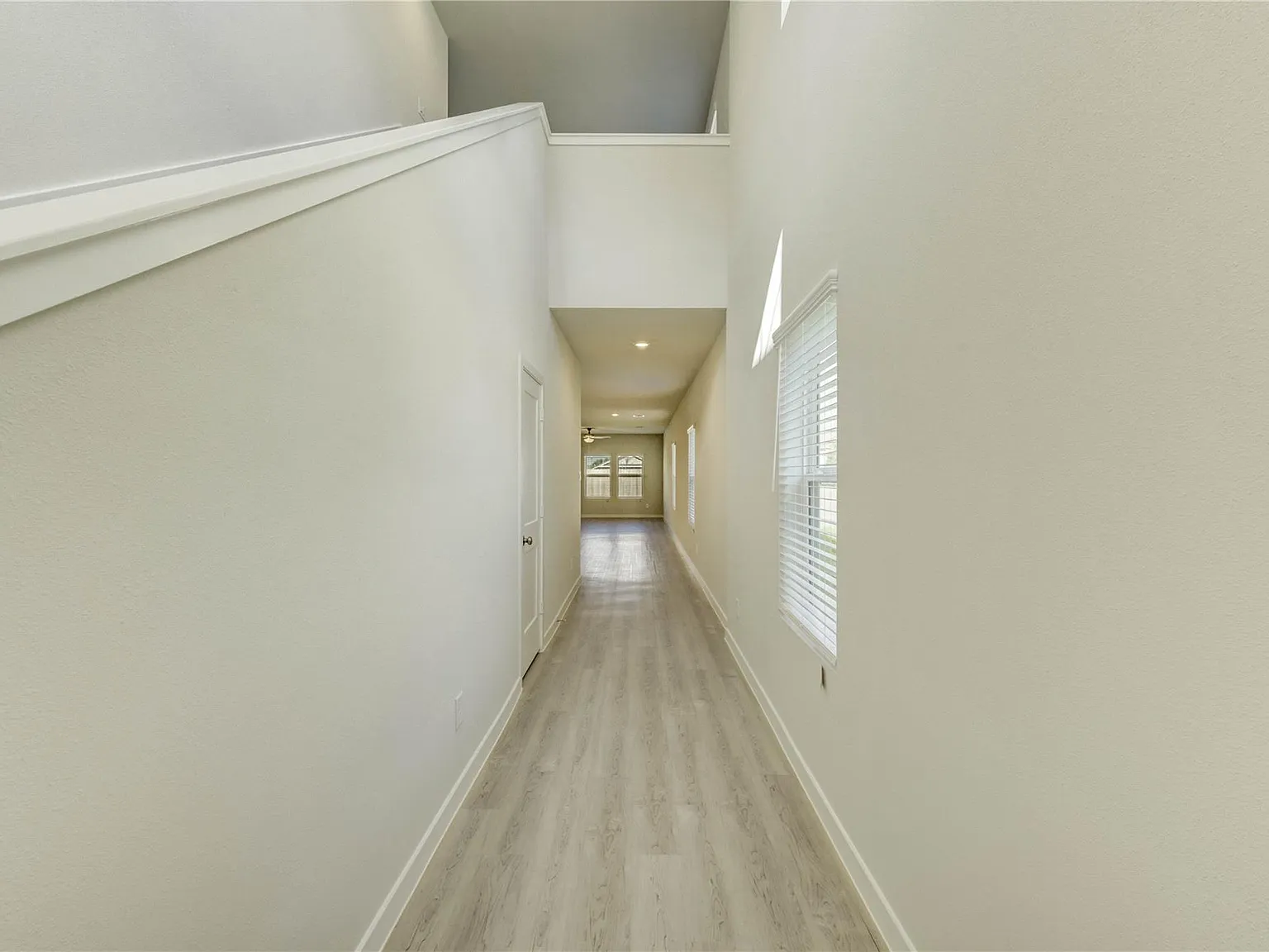5 bed, 3.0 bath, 2493 sqft, $2,500 — Photo 2