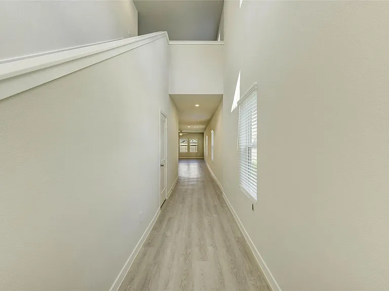 21526 George Wayne Way — Photo 2
