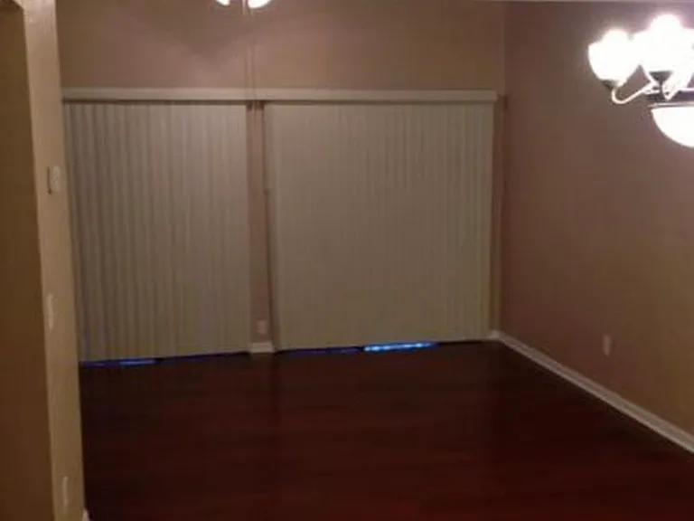 4711 SW 69th Ter — Photo 3