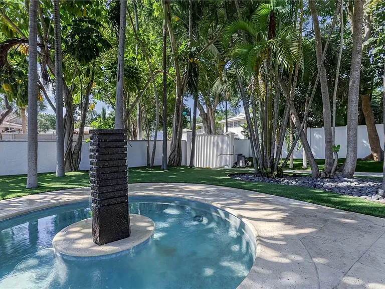 1800 SE Admirals Way — Photo 42