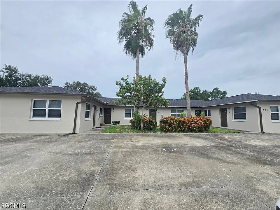 621 SE 13th Pl E #E