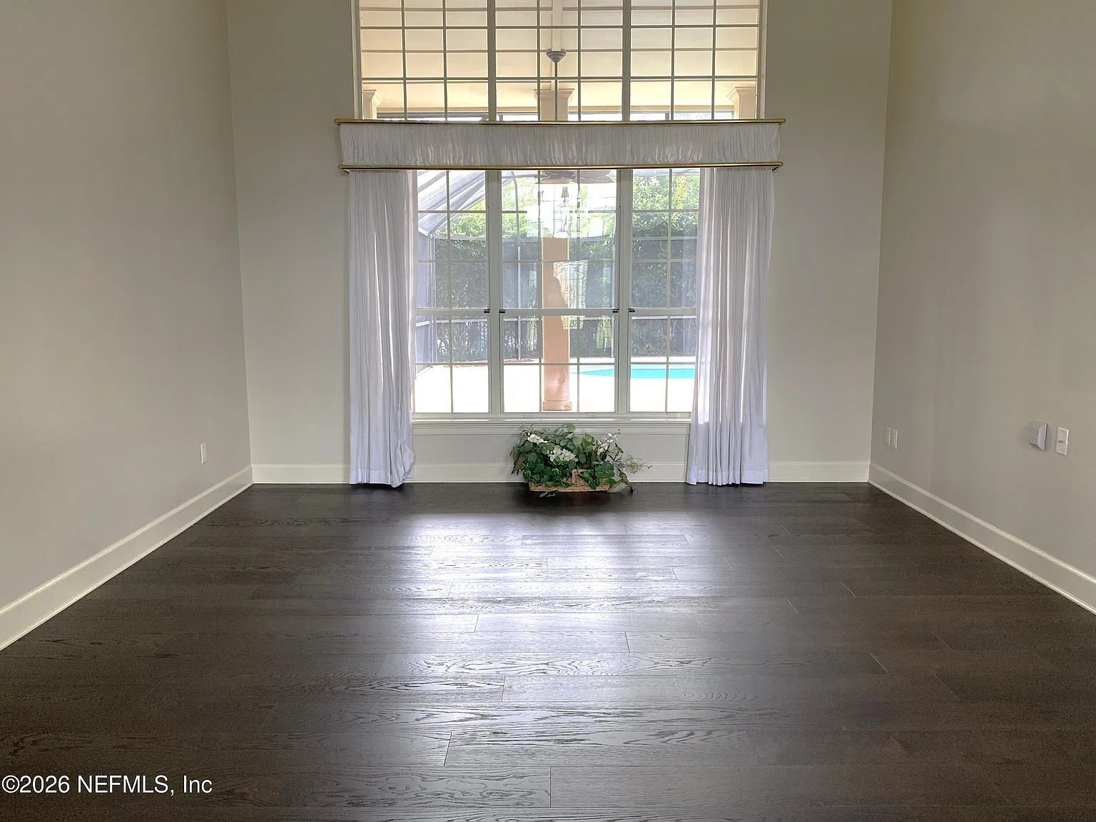 4 bed, 3.0 bath, 2687 sqft, $4,995 — Photo 4