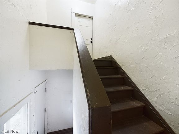 4th image of 539 Gage St