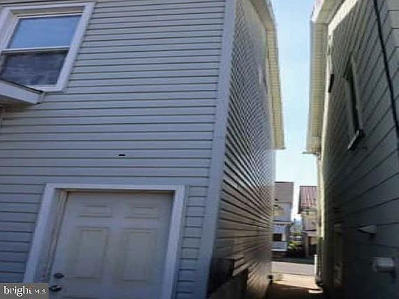 2nd image of 121 1st Ave