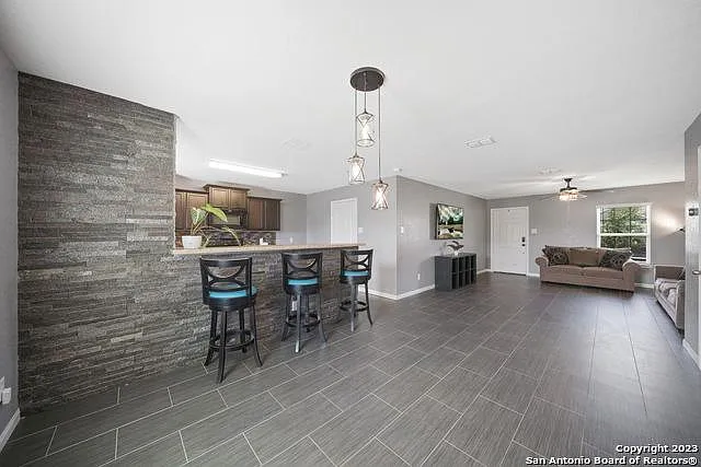 3 bed, 2.5 bath, 1381 sqft, $1,725 — Photo 2