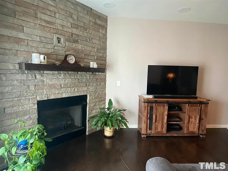213 Churment Ct — Photo 2