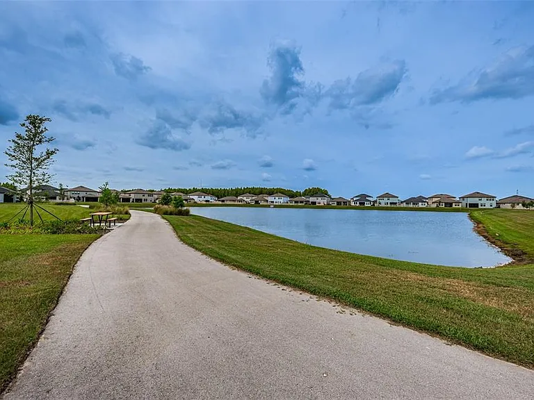 8327 Crescent Oaks Dr — Photo 57