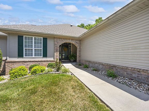 2nd image of 28 Parkridge Dr
