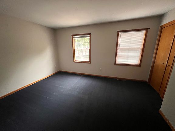 3rd image of 219 Grover St #45863E387