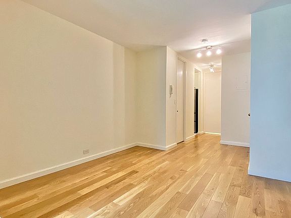 5th image of 350 W 50th St APT 6J