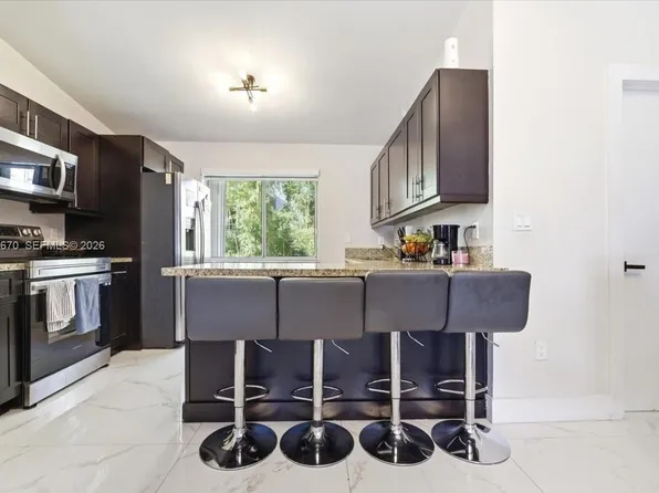 8027 Lake Dr APT 201, Doral, FL 33166