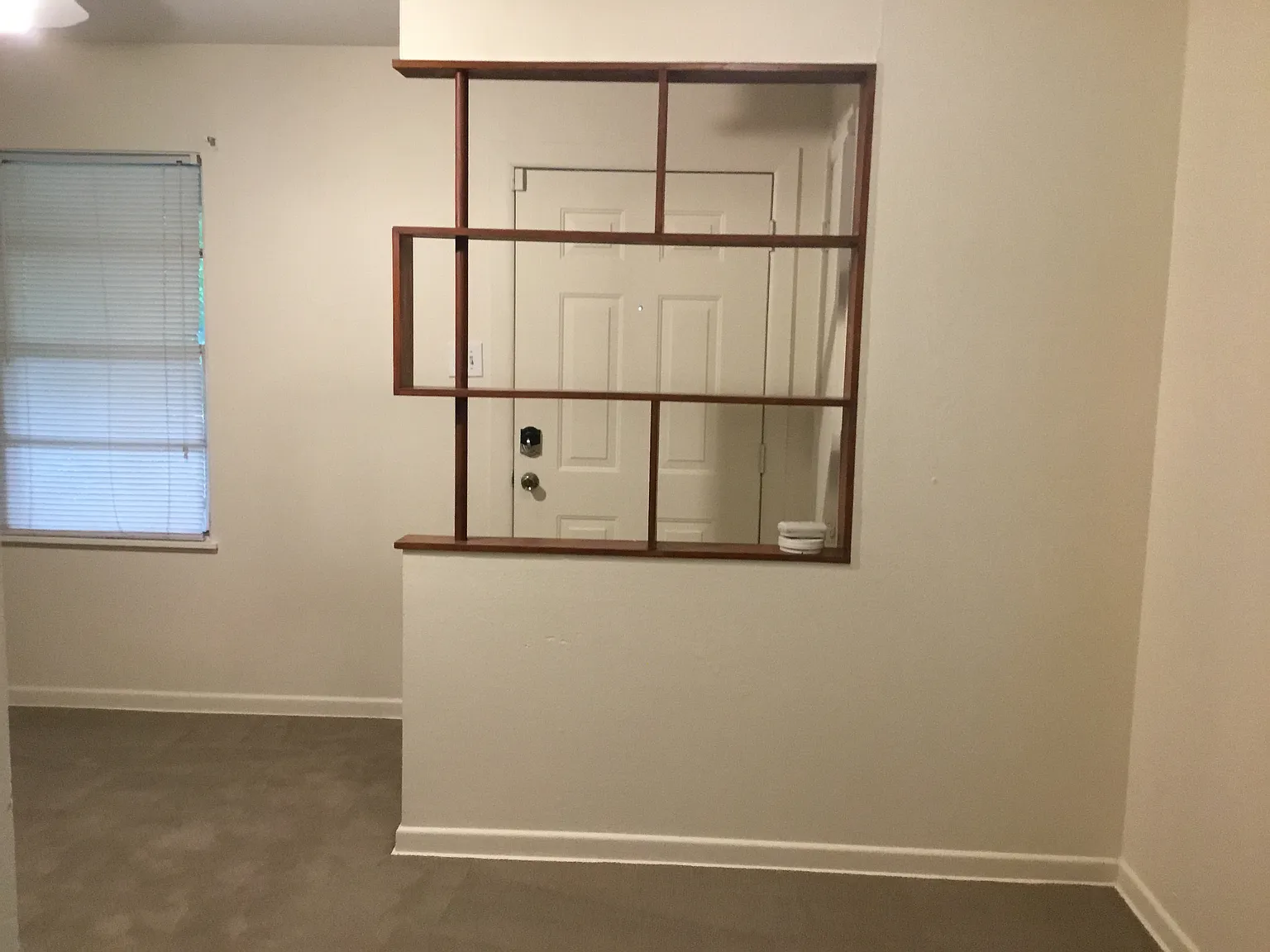 3 bed, 1070 sqft, $1,900 — Photo 2