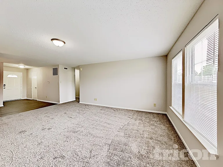 746 Streamside Dr — Photo 2