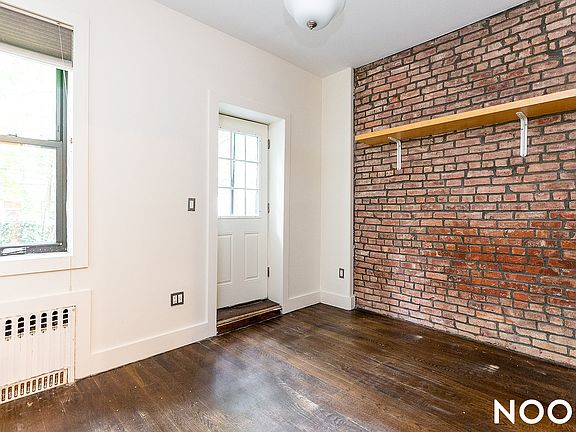 5th image of 153 Starr St #1L