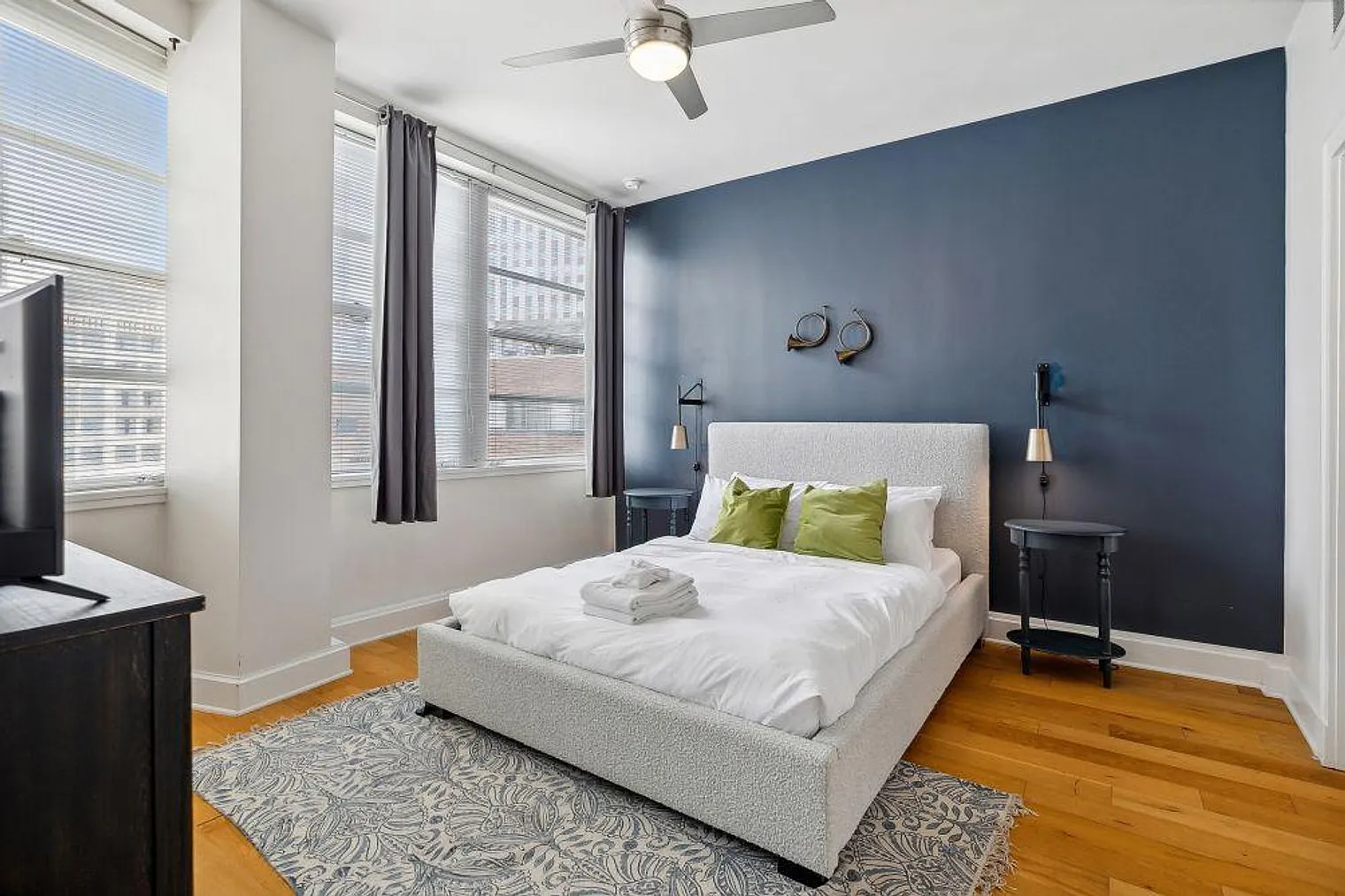 1 bed, 1.0 bath, 430 sqft, $3,156 — Photo 4