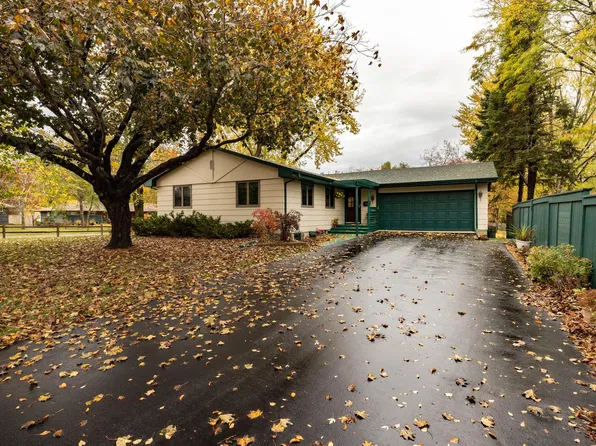2420 W 106th St, Bloomington, MN 55431