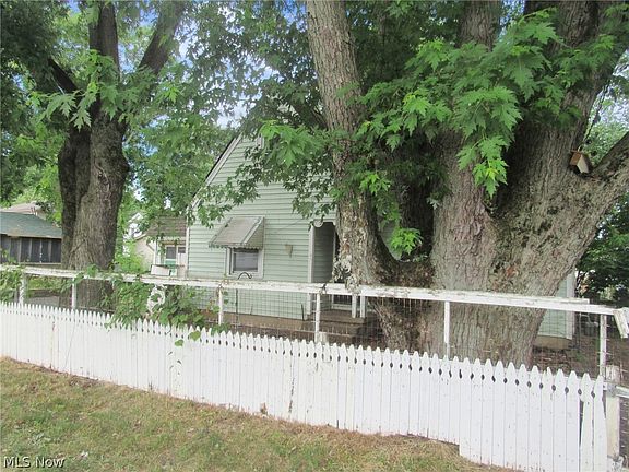 2nd image of 109 School Aly