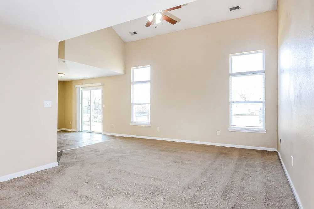 3 bed, 2.5 bath, 1872 sqft, $2,050 — Photo 4