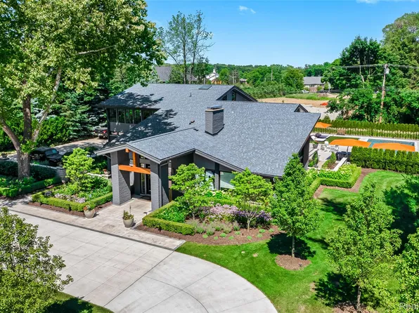 2555 Vhay Ln, Bloomfield Hills, MI 48304